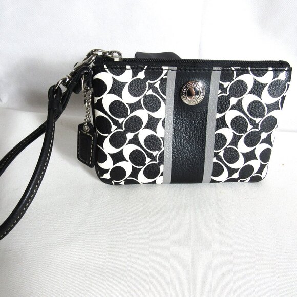 COACH SIGNATURE WRISTLET PURSE LIKE NEW + HANG TAG - Picture 2 of 8